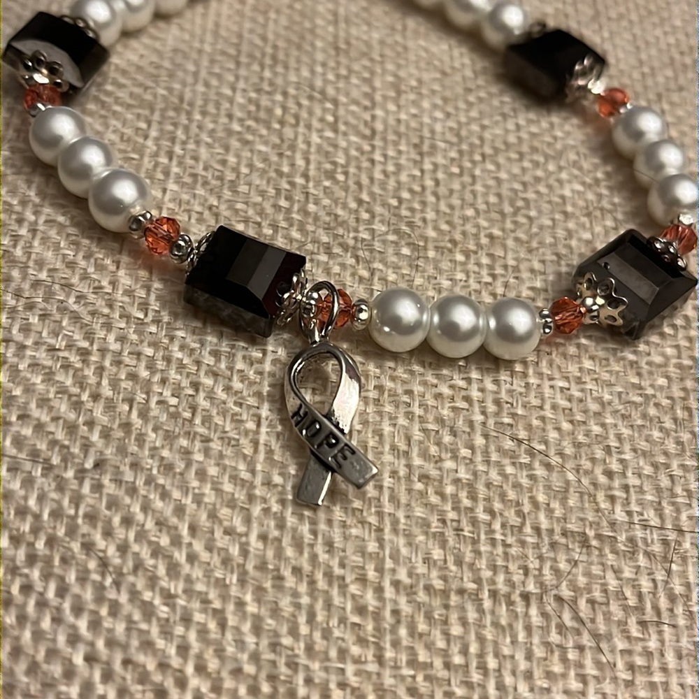 Faux Pearl Swarovski crystal bracelet hope charm - Picture 2 of 4